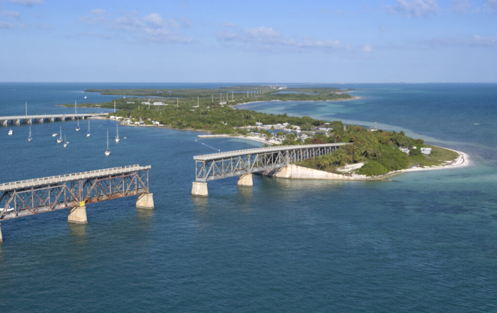 Vista aérea do Bahia Honda State Park nas Florida Keys