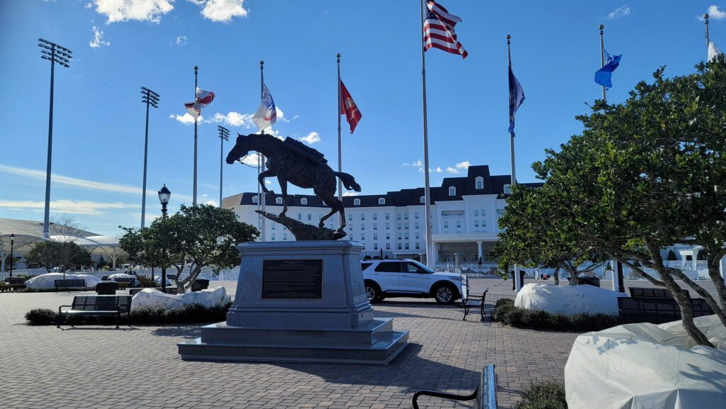 World Equestrian Center em Ocala na Flórida com escultura de cavalo