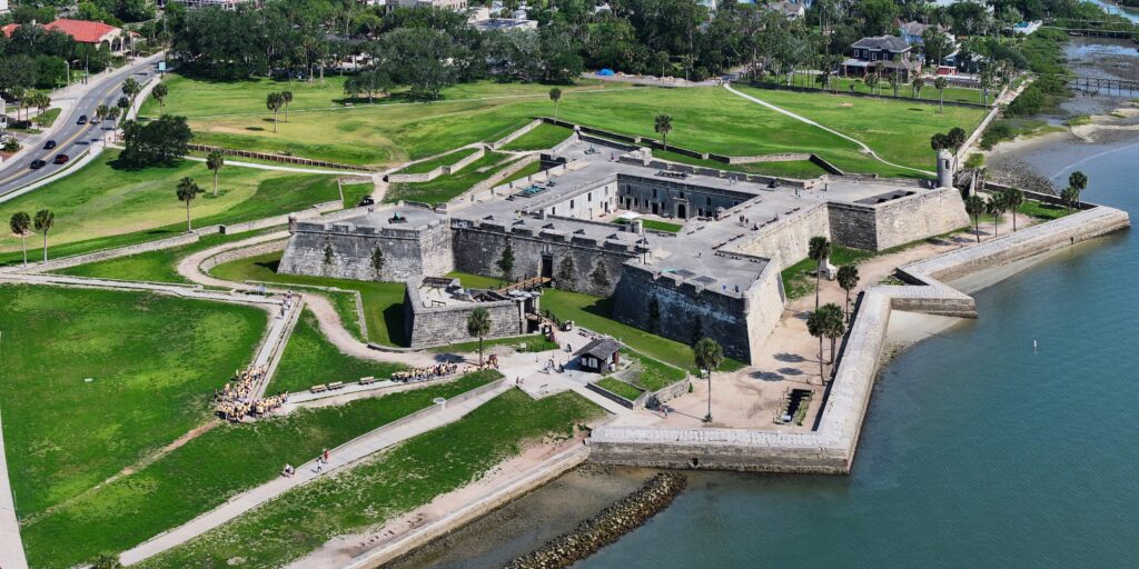 Vista aérea do Castillo de San Marcos em St. Augustine na Flórida