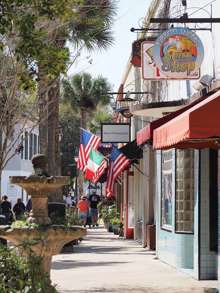 St. George Street no centro histórico de St. Augustine na Flórida